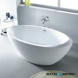 Funky curved bath from BathEmpire